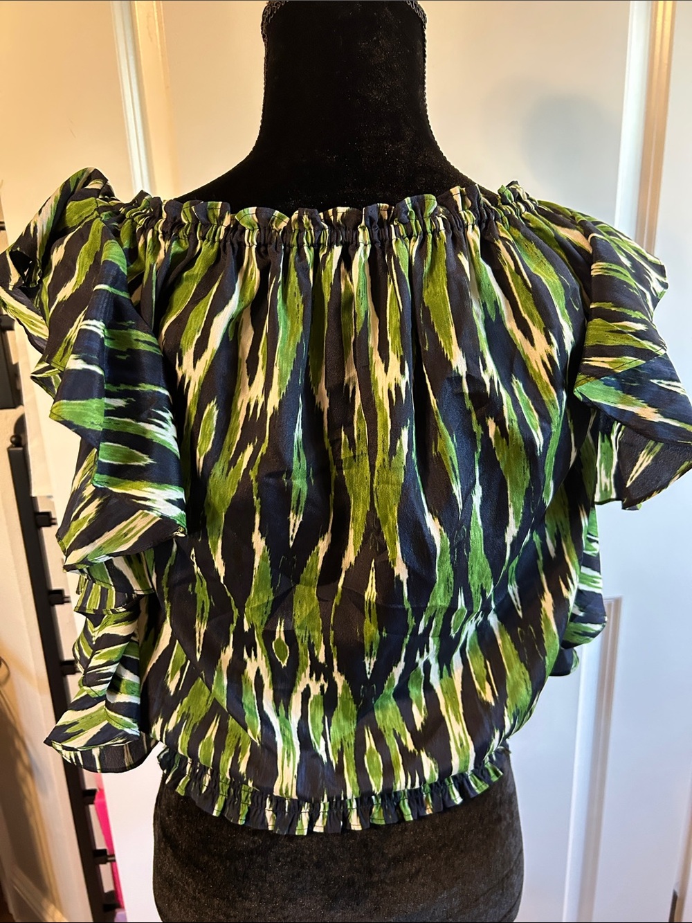 Green Patterned Off-Shoulder Ruffle Top - Picture 4 of 10